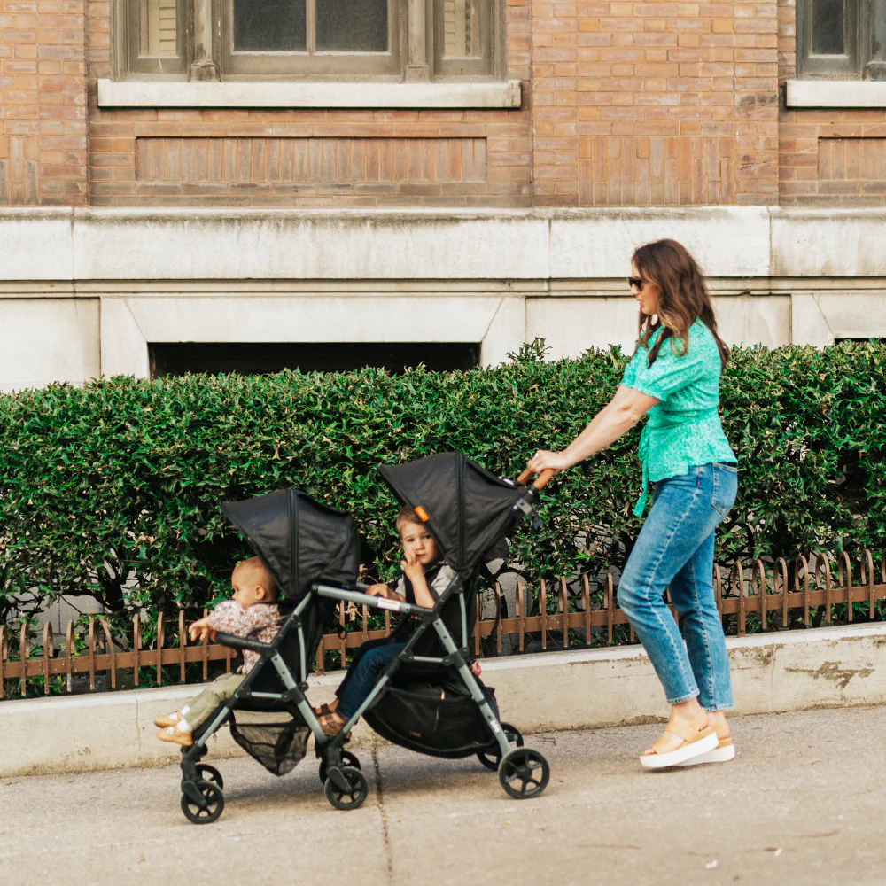 Simak 15 Rekomendasi Stroller Bayi Kembar Terbaik